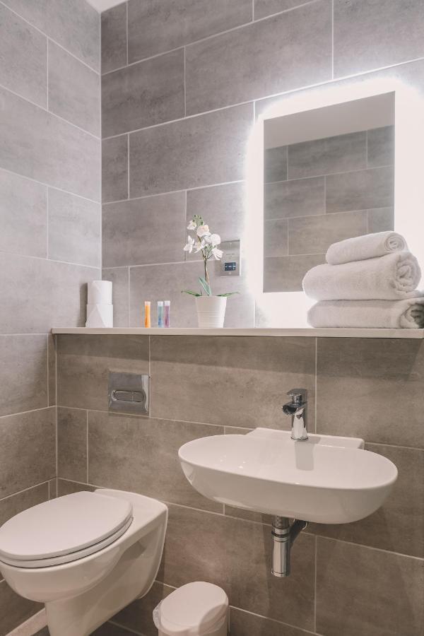 Park Lane By Urban Space 4*